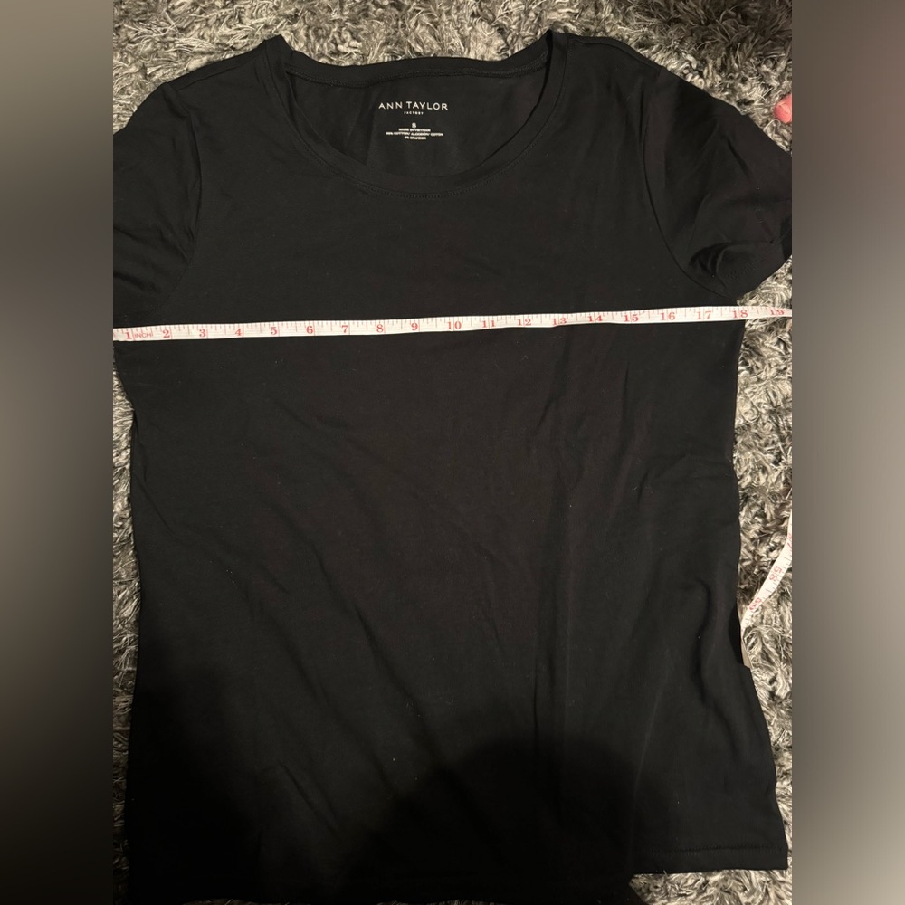 Ann Taylor black short sleeve T-shirt size small - Picture 4 of 5